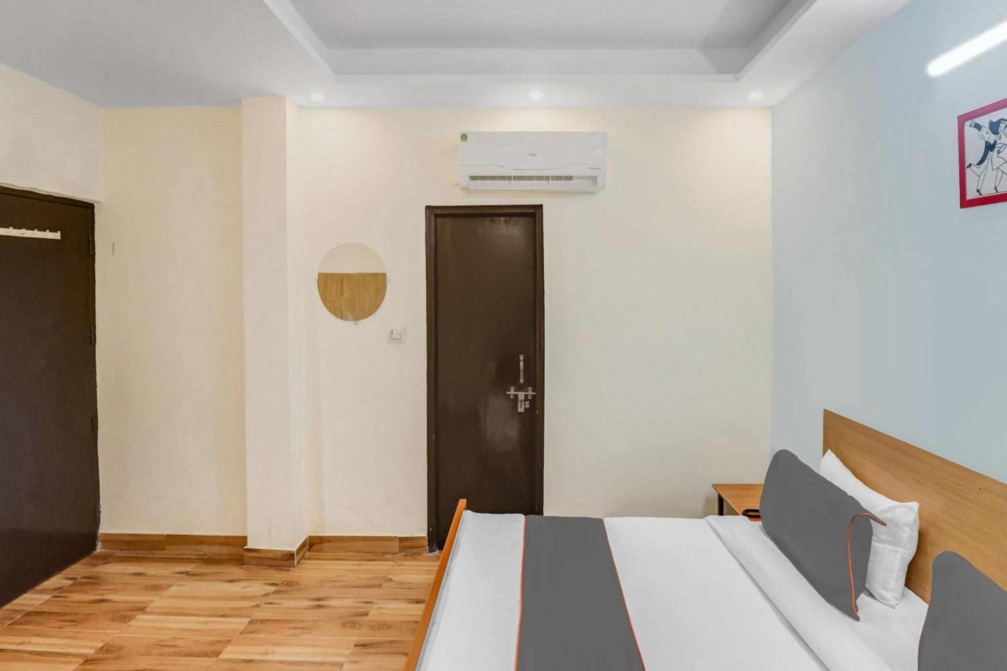 Super Capital O Moody Inn Delhi  Exterior photo